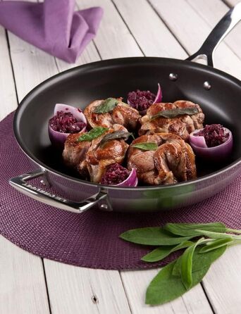 Сковорода 32 см з антипригарним покриттям 3-ply Plus Le Creuset