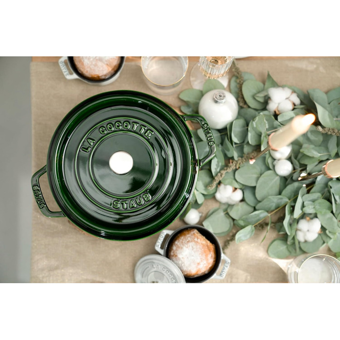 Чавунна каструля/кокотниця STAUB, кругла, 8,35 л, функція Ароматичний дощ для оптимального зволоження, для всіх типів варильних поверхонь, включаючи індукційну та духовку, (базилік/зелений, 22 см)