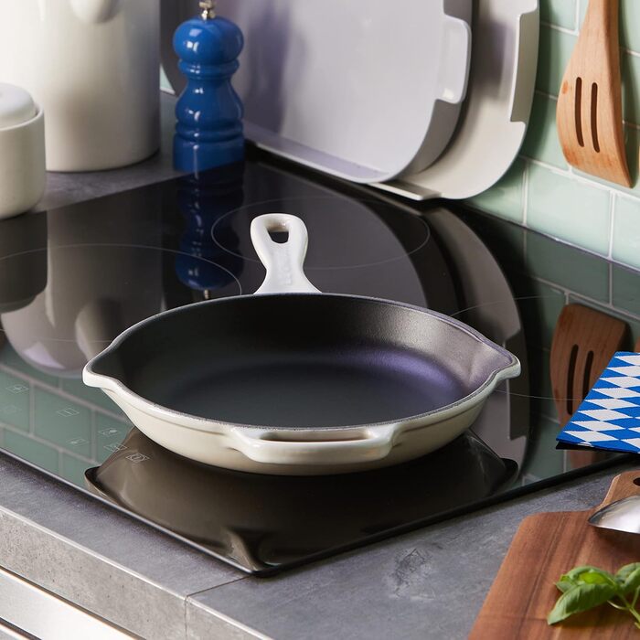 Чавунна сковорода LE CREUSET Signature, кругла, Ø. Для всіх типів плит, вкл. підходить для індукції, 1,93 кг, гранатовий, 20182239490422 (безе, 23 см)