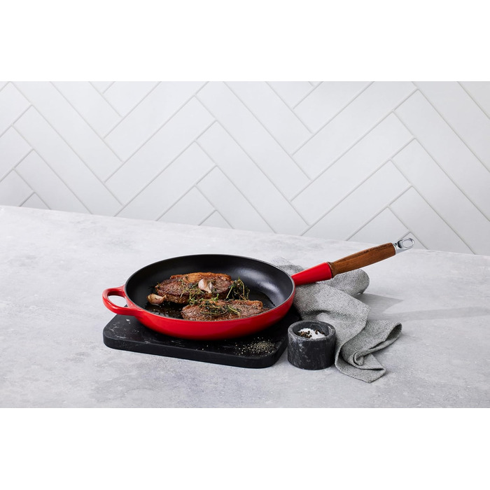 Сковорода чавунна 26 см з дерев'яною ручкою, вишнево-червоний Signature Le Creuset