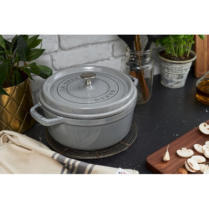 Чавунна каструля/кокотниця STAUB, кругла, 8,35 л, функція Ароматичний дощ для оптимального зволоження, для всіх типів варильних поверхонь, включаючи індукційні та духові шафи, (графітовий сірий, 22 см)