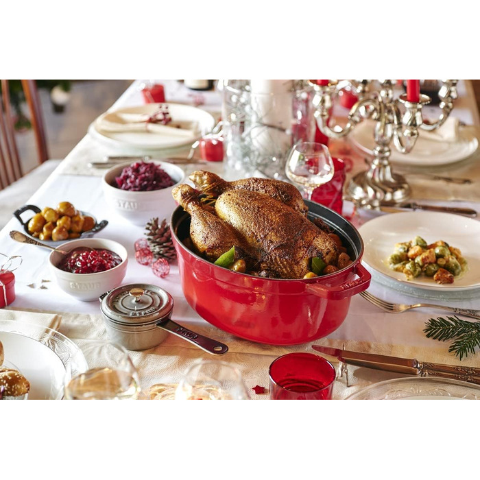 Чавунна жаровня/кокот STAUB, овальна 6,7 л, (37 см, вишнево-червона)