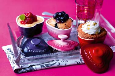 Блюдо для запекания в форме сердца с крышкой вишневое Le Creuset