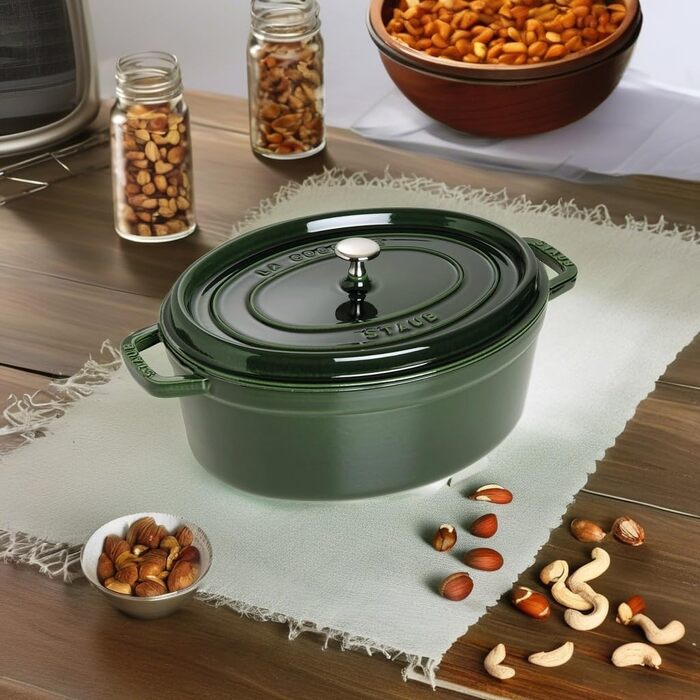 Чавунна жаровня/кокотниця STAUB, овальна 6,7 л, (33 см, базилік/зелений)