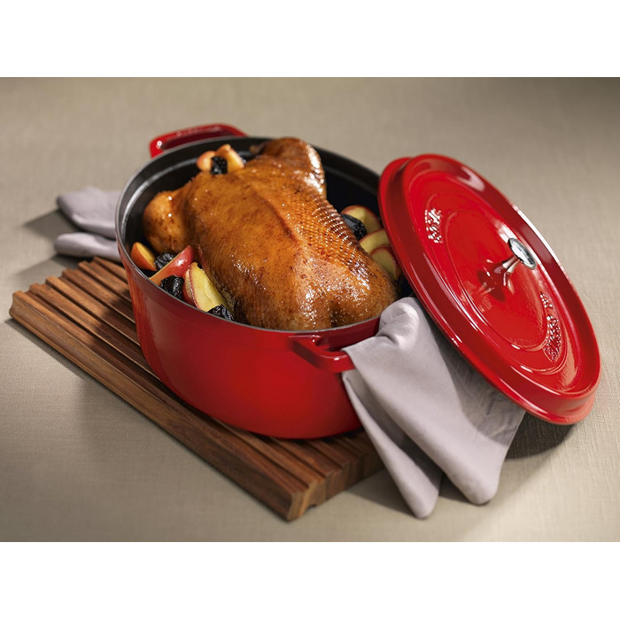 Чавунна жаровня/кокот STAUB, овальна 6,7 л, (29 см, вишнево-червона)