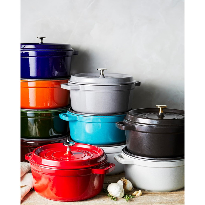 Чавунна каструля/кокотниця STAUB, кругла, 8,35 л, функція Ароматичний дощ для оптимального зволоження, для всіх типів варильних поверхонь, включаючи індукційні та духові шафи, (вишнево-червона, 24 см)