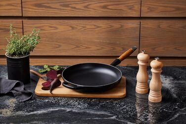 Сковорода чавунна 26 см з дерев'яною ручкою, Морська сіль Signature Le Creuset
