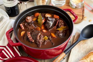 Каструля / жаровня 24 см з кришкою бордова Staub