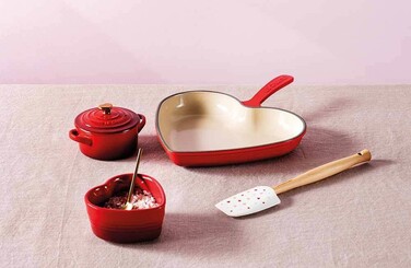 Сервірувальна сковорода у формі серця, червона Heart Le Creuset