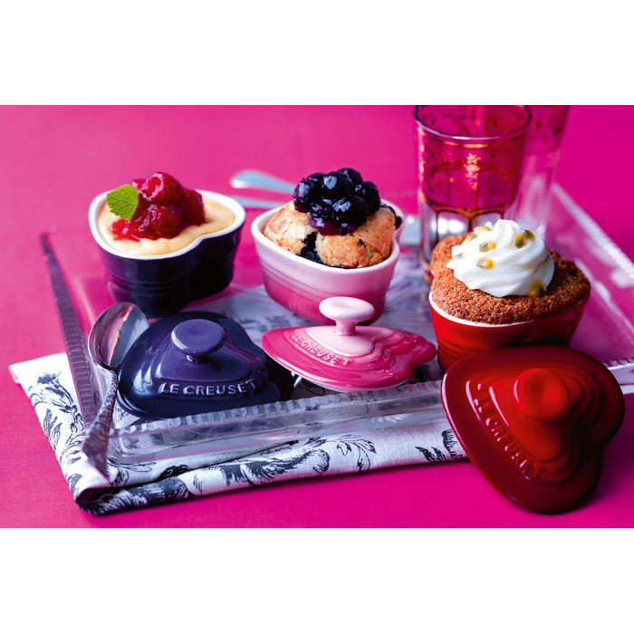 Блюдо для запекания в форме сердца с крышкой вишневое Le Creuset