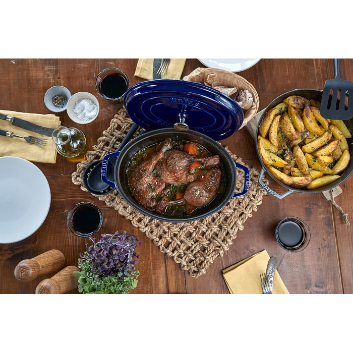 Чавунна жаровня/кокот STAUB, овальна 6,7 л, (29 см, темно-синя)