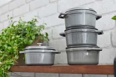 Чавунна жаровня/кокотниця STAUB, кругла, 8,35 л, функція Ароматичний дощ для оптимального зволоження, для всіх типів плит, в т.ч. індукційних та духових, (графітовий сірий, 14 см)