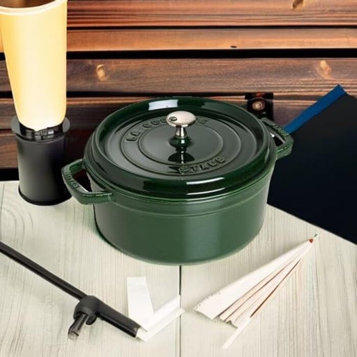 Чавунна каструля/кокотниця STAUB, кругла, 8,35 л, функція Ароматичний дощ для оптимального зволоження, для всіх типів варильних поверхонь, включаючи індукційну та духовку, (базилік/зелений, 26 см)