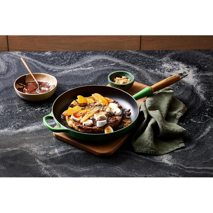 Сковорода чугунная 28 см с деревянной ручкой, зеленый Signature Le Creuset