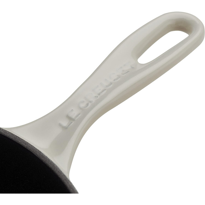 Чавунна сковорода LE CREUSET Signature, кругла, Ø. Для всіх типів плит, вкл. підходить для індукції, 1,93 кг, гранатовий, 20182239490422 (безе, 23 см)