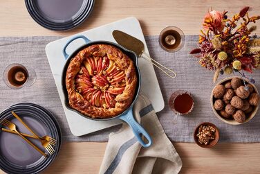 Чавунна сковорода LE CREUSET Signature, кругла, Ø Для всіх типів плит, вкл. Підходить для індукції, 1,93 кг, Гранат, 20182239490422 (Марсель, 26 см)