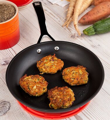 Сковорода 20 см з антипригарним покриттям чорна 3-Ply Plus Le Creuset
