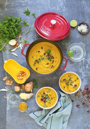 Чавунна каструля/кокотниця STAUB, кругла, 8,35 л, функція Ароматичний дощ для оптимального зволоження, для всіх типів варильних поверхонь, включаючи індукційні та духові шафи, (вишнево-червона, 24 см)
