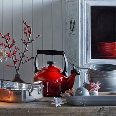 Чайник 2,1 л Tradition вишнево-червоний Kirschrot Le Creuset