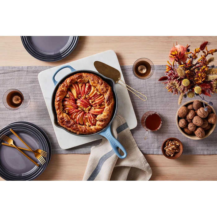 Чавунна сковорода LE CREUSET Signature, кругла, Ø Для всіх типів плит, вкл. Підходить для індукції, 1,93 кг, Гранат, 20182239490422 (Марсель, 26 см)
