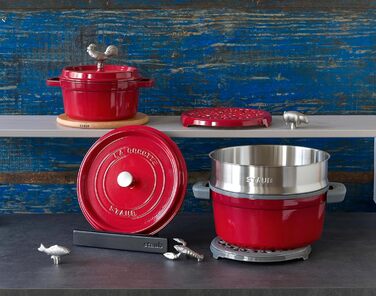 Чавунна жаровня/кокотниця STAUB, кругла 8,35 л, функція Ароматичний дощ для оптимального зволоження, для всіх типів варильних поверхонь, включаючи індукційні та духові шафи, (вишнево-червоний, 30 см)