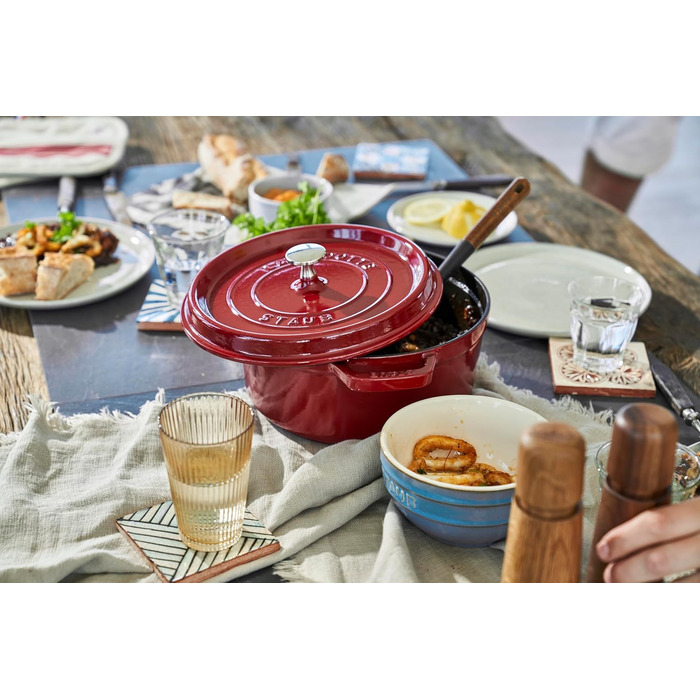 Каструля / жаровня 24 см з кришкою бордова Staub