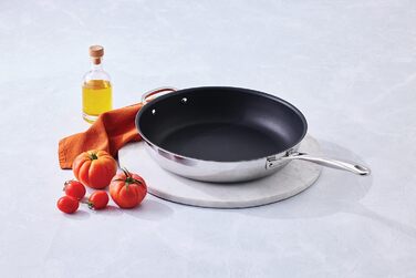 Сковорода 32 см з антипригарним покриттям 3-ply Plus Le Creuset
