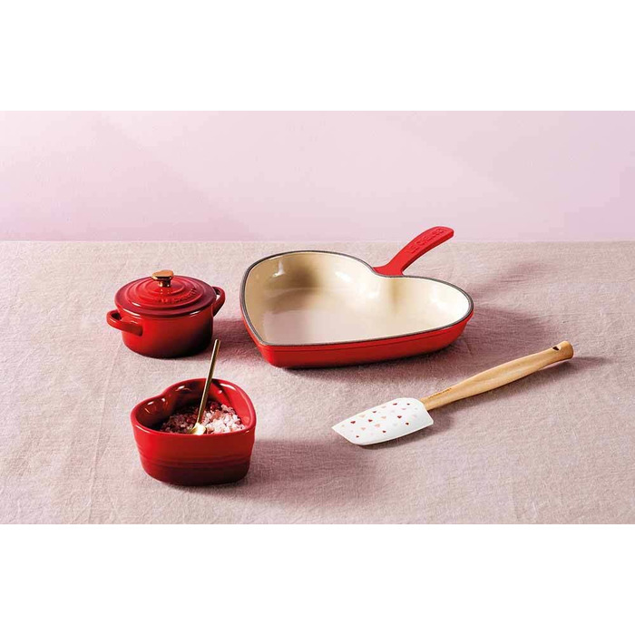 Сервірувальна сковорода у формі серця, червона Heart Le Creuset
